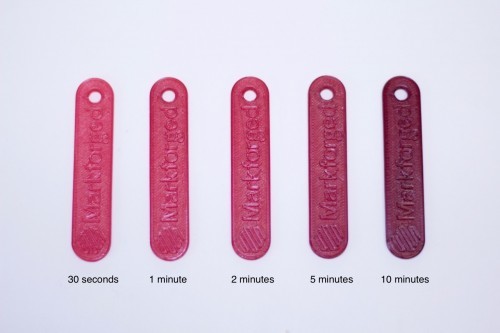 Different lengths of dyeing time produce different shades of the colored dye.
