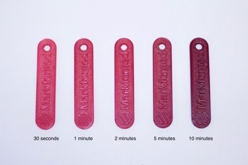 Different lengths of dyeing time produce different shades of the colored dye.